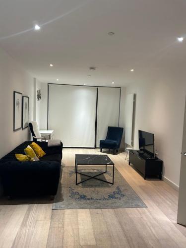 One Bedroom in Royal Wharf, Close to City Airport - Tap to explore photos