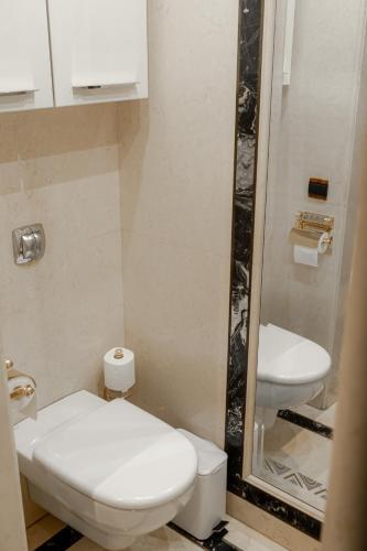 Les Amoureux de la Tour Eiffel Room Type - Deluxe King Studio