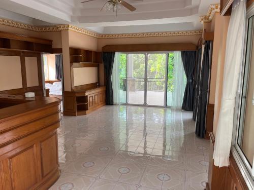 Rick Tew Ninja House Samui - Tap to explore photos