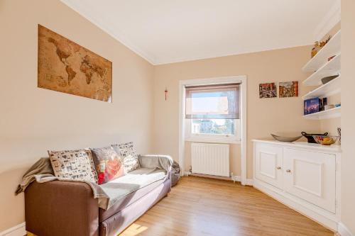 Central comfy 1BR flat, 5 minutes Chalk Farm tube - Tap to explore photos