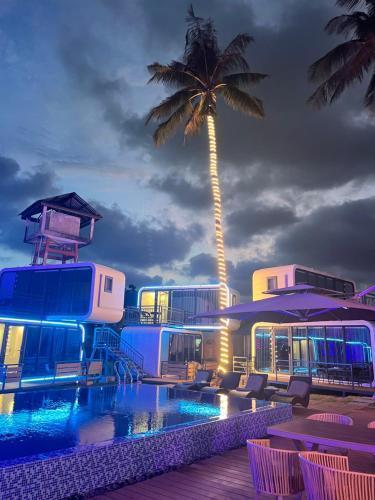 Space House Hotel Phuket - Tap to explore photos