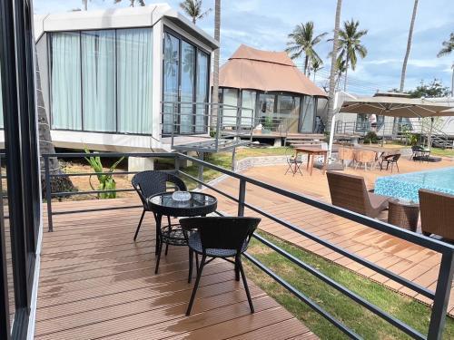 Space House Hotel Phuket - Tap to explore photos