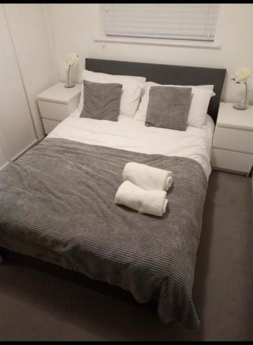 TTSA- Essential 1 Bedroom Apt Balham-Free Parking - Tap to explore photos