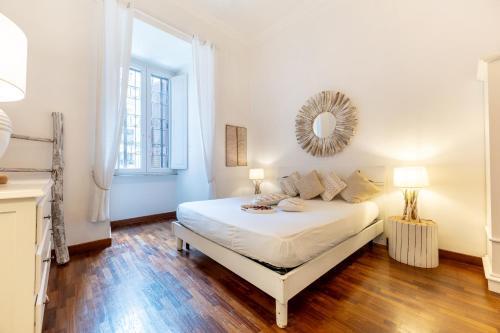Luxury Historic Apartment Campo dei Fiori - Tap to explore photos