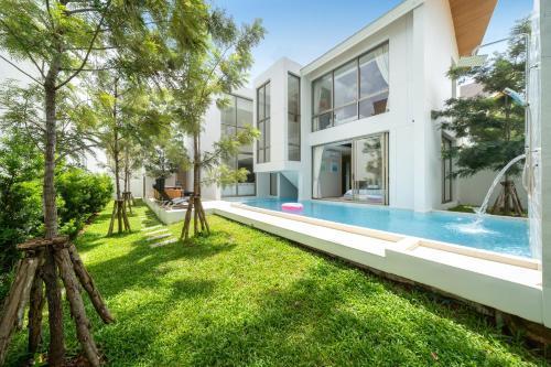 Sofia Villa Phuket Villa Free airport Pick up from 7 days