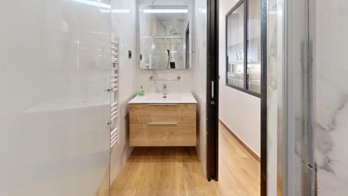 Bluestay 25 - Charmant appartement à Paris 12 - Tap to explore photos