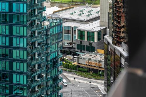Southbank, River View, Free Parking - Tap to explore photos
