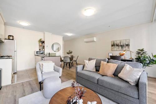 Central 1BR Southbank Apartment - Tap to explore photos