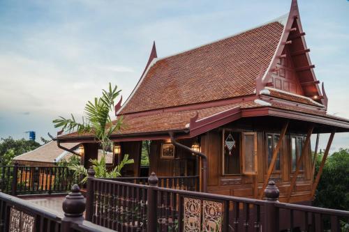 เรือนไทยพราวพิมาน Proudpiman Thai Heritage House Room Type - Superior King Room with Balcony