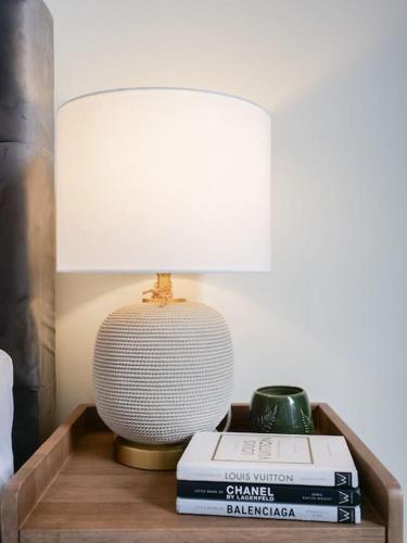 Stylish Apartment in Prime Central London - Tap to explore photos