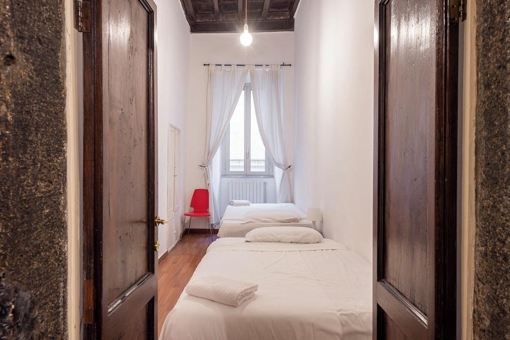 Piazza Navona Charming Large Apartment - Tap to explore photos