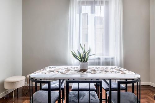 BBHOME Eleganza e comfort unico in San Giovanni district - Tap to explore photos