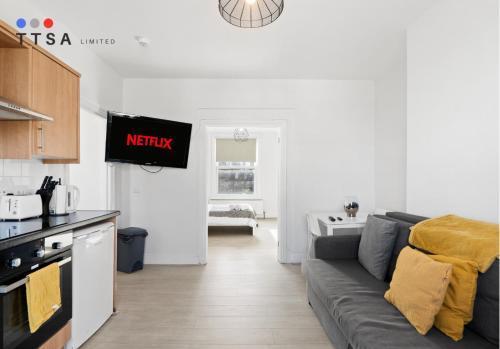 TTSA - Essential 1 Bedroom Apartment 2 Croydon - Tap to explore photos