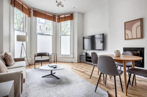 Cosy 2 bed flat near Knightsbridge - Tap to explore photos