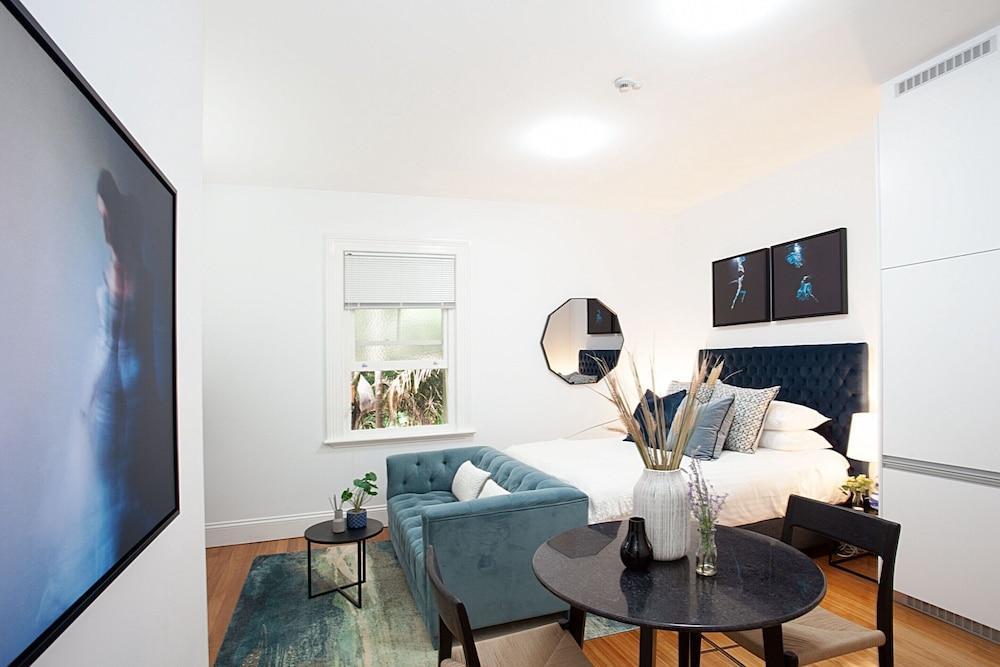 Chic and Characterful Studio Apartment - Tap to explore photos