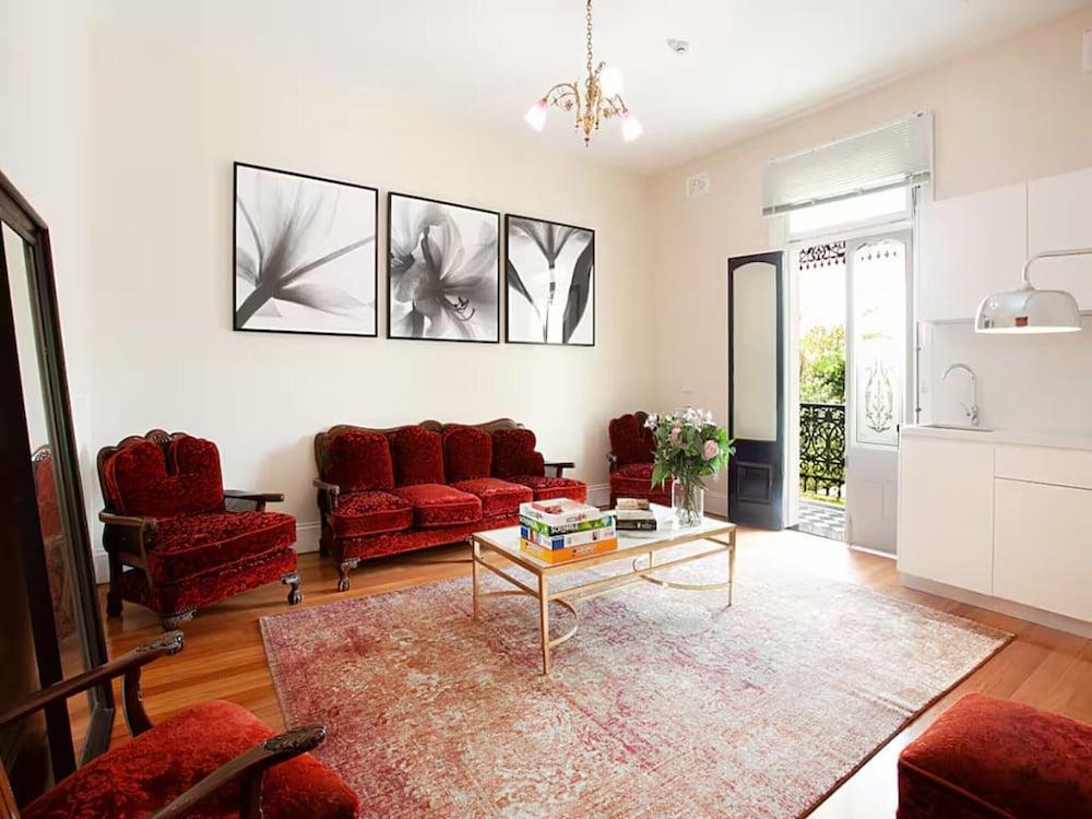 Chic and Characterful Studio Apartment - Tap to explore photos