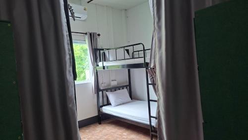 Fahsai Hostel Room Type - Bed in 6-Bed Mixed Dormitory Room