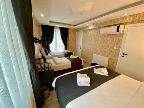 Honey Hotel Room Type - Deluxe Quadruple Room Honey Hotel Room Type - Deluxe Quadruple Room
