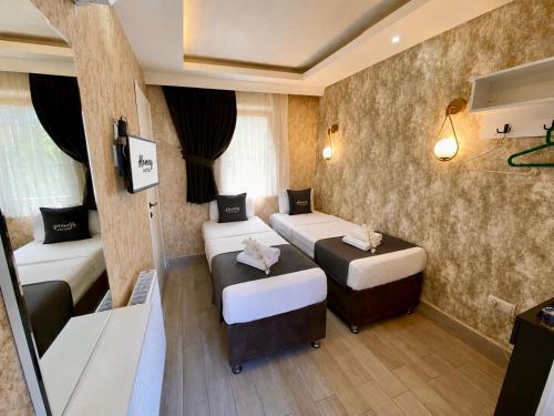 Honey Hotel Room Type - Standard Twin Room