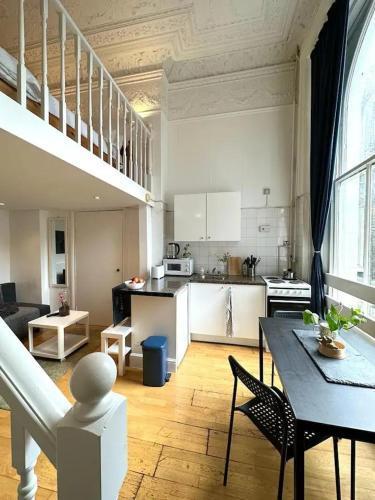 Duplex Studio by Hyde Park- 8 - Tap to explore photos