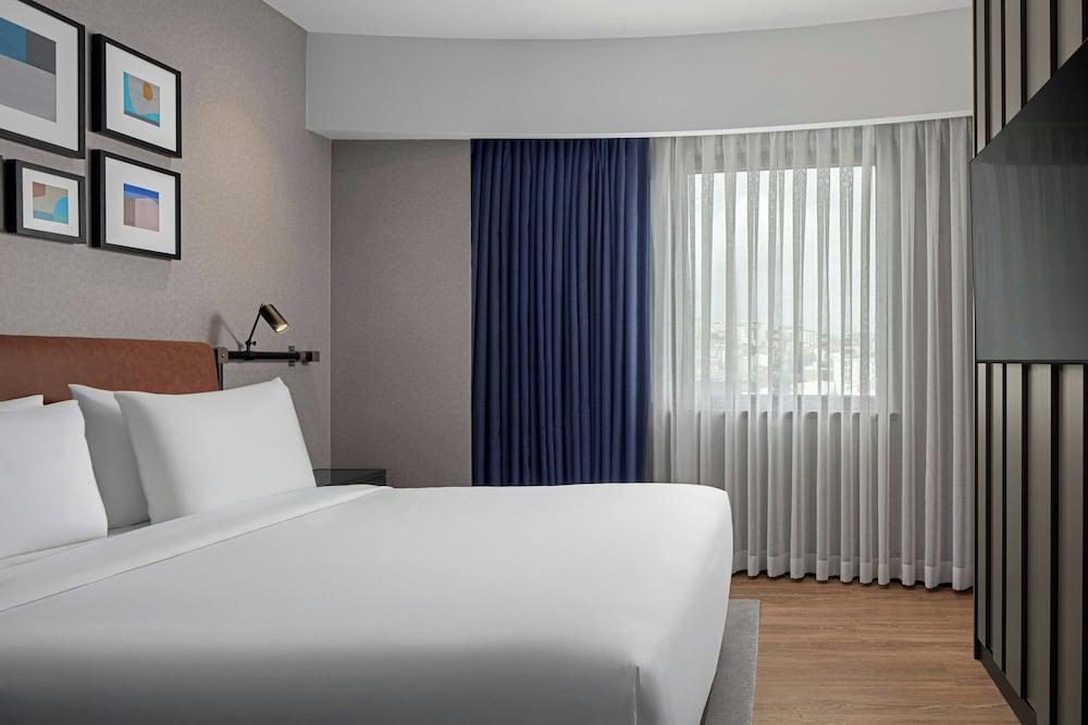 Four Points By Sheraton Istanbul Pendik Room Type - Premium Suite, 1 King Bed, City View Four Points By Sheraton Istanbul Pendik Room Type - Premium Suite, 1 King Bed, City View