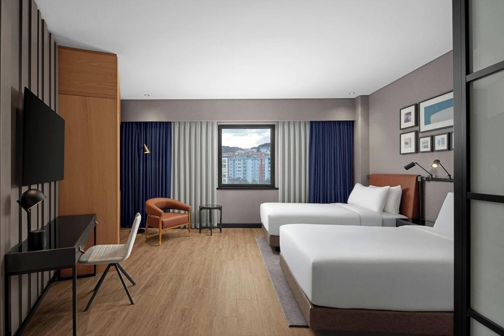 Four Points By Sheraton Istanbul Pendik - Tap to explore photos