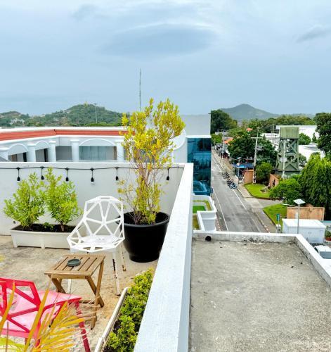Chill Inn Chaweng Hostel and Cafe - Tap to explore photos