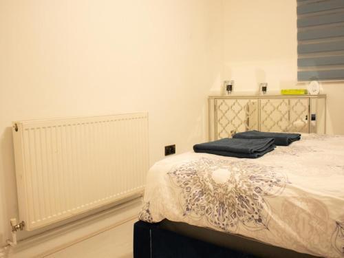 Spacious, lovely 2 bedroom flat in Woolwich - Tap to explore photos