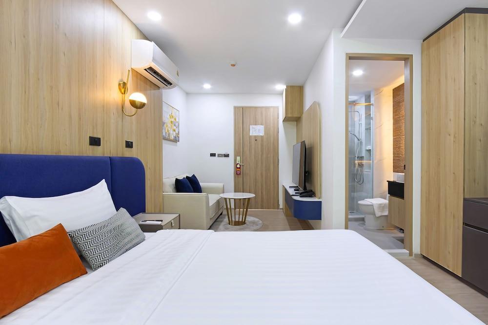 Aquila Hotel Bangkok Room Type - Studio, City View