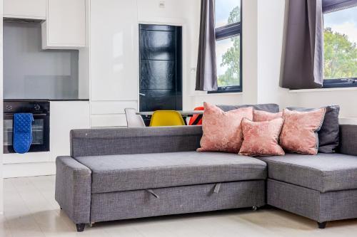 Stylish 1BR apartment in West London - Tap to explore photos