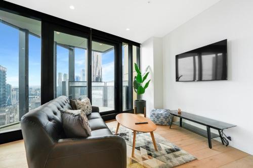 Melbourne Square - Southbank Apt with Great View - Tap to explore photos