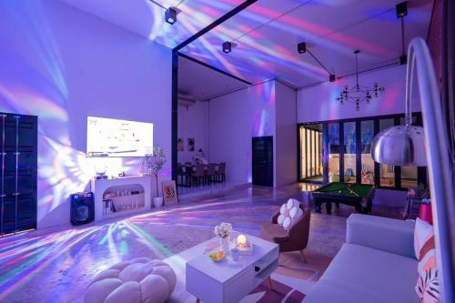 Metro Loft Pool villa - Tap to explore photos