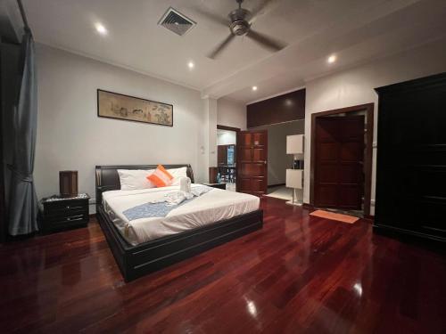 Talay Naiharn Villa - Tap to explore photos