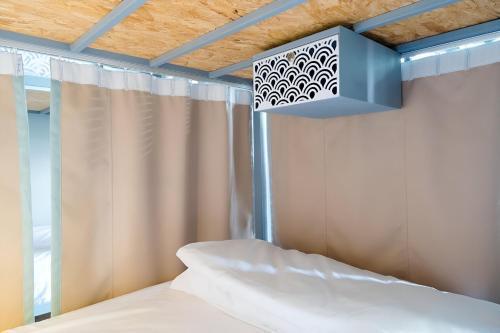 Friends Hostel - Phuket Airport Room Type - Bed in 4-Bed Female Dormitory Room