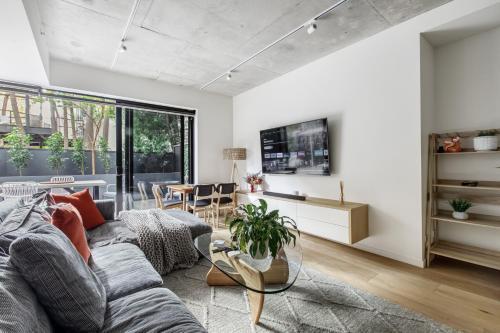 Large Central Prahran Retreat - Tap to explore photos