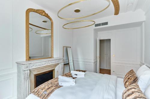 Sublime Apartment Montaigne Arc de Triomphe by Studioprestige - Tap to explore photos