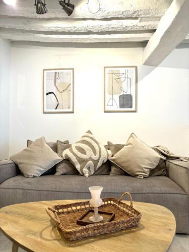Apartment Saint Germain des Pres Bon Marche by Studio Prestige - Tap to explore photos