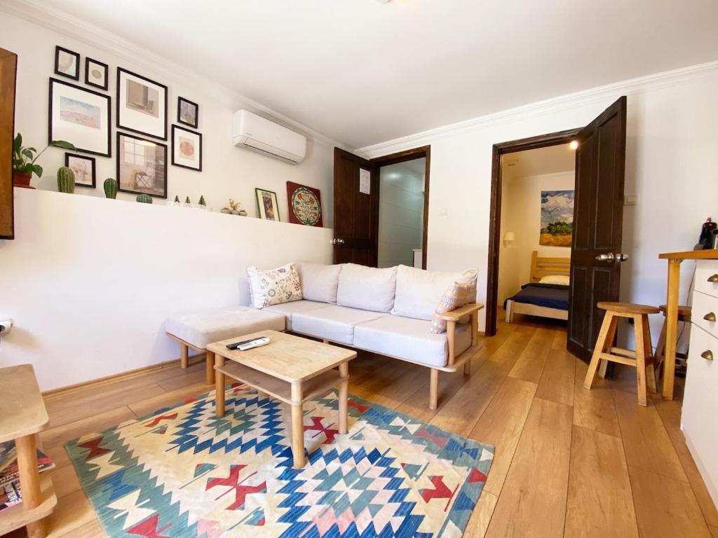 Studio flat in Ortaköy - Tap to explore photos