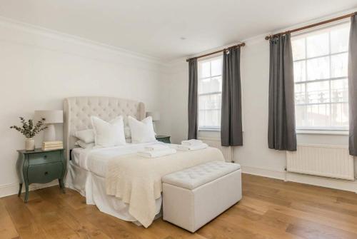 Stunning 3BR Home With Terrace in Knightsbridge - Tap to explore photos