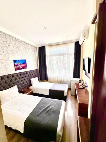 Grand Ararat Hotel