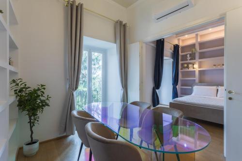 Vittoria Urban Chic - elegant apartment in the heart of Rome - Tap to explore photos