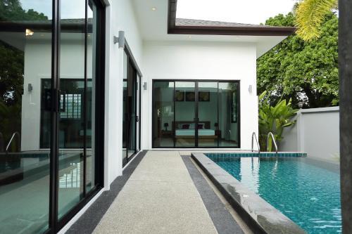 Porsche Villa Rawai - Tap to explore photos