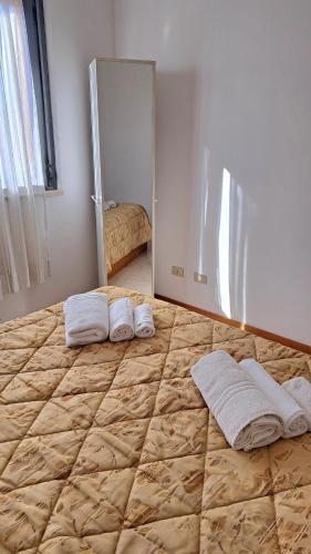 Roma Tiburtina Apartment - Tap to explore photos