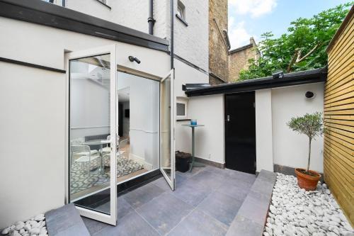 Nine Elms Urban Suites - Tap to explore photos