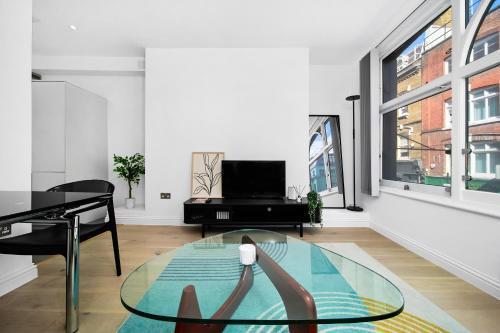 Soho Urban Retreat - Tap to explore photos