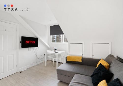 TTSA - Essential 1 Bedroom Apartment 1 Croydon - Tap to explore photos