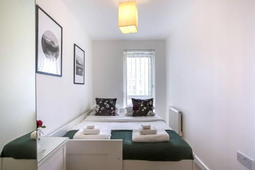 GuestReady - Comfort by the Thames - Tap to explore photos