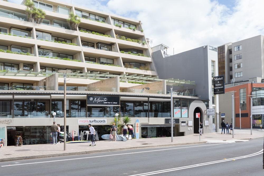 Beachfront Manly Apartment With Balcony & Parking
