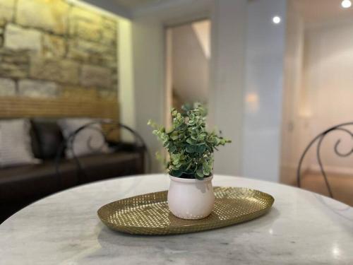 Sydney Escape - Pyrmont Stylish Studio Apartment - Tap to explore photos