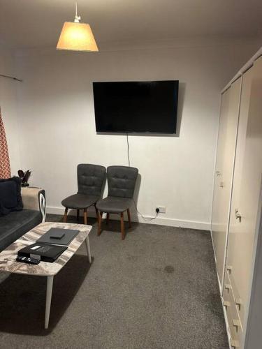 Beautiful Wood Street First floor flat B - Tap to explore photos